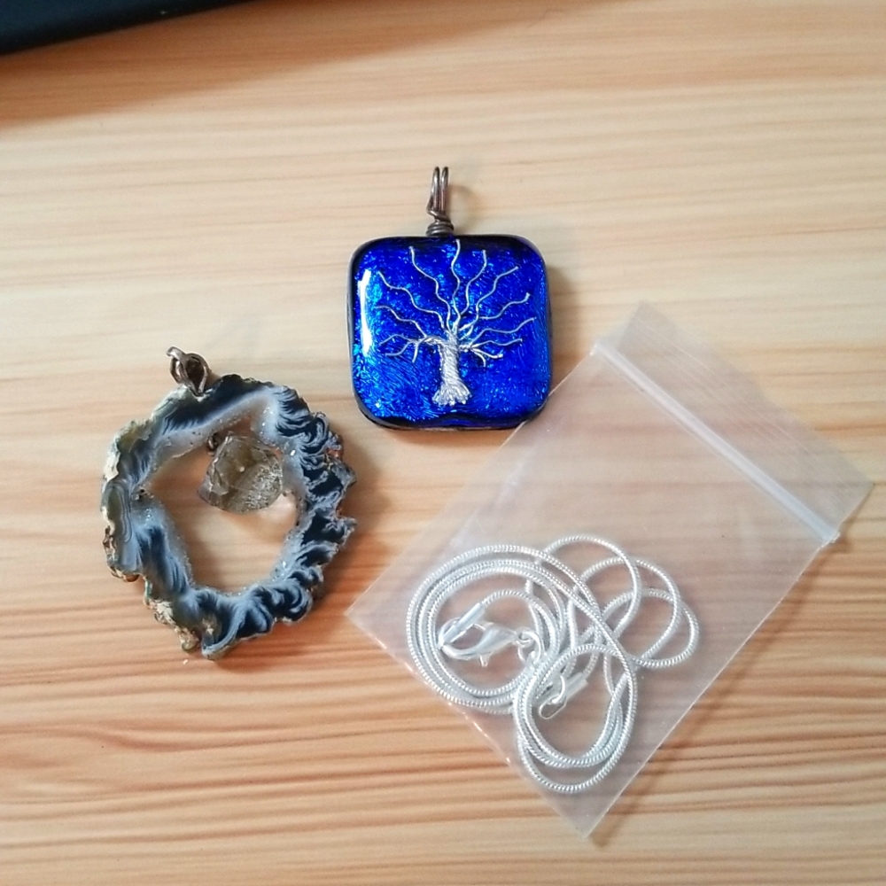 Necklace agate stone and wire tree glass pendant with chain from Salem Mass !